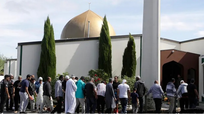 Muslim Selandia Baru Menangis Saat Kembali Gunakan Masjid Al Noor Setelah Pembantaian